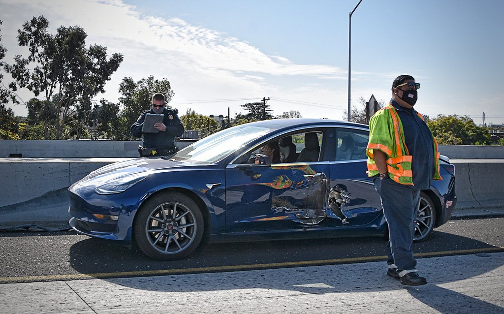 A Tesla Accident is Investigated – fourbyfourblazer